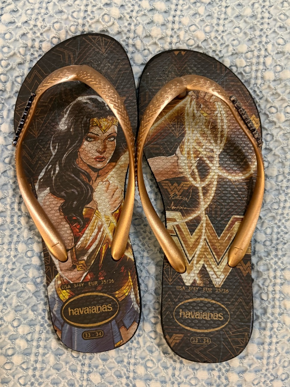 Havaianas Kids Slim Wonder Woman Flip Flops Black Gold DC Comics Size 3/4 Youth